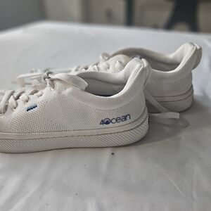 Cariuma 4Ocean Collaoration Limited Edition White Sneakers with Blue Accents